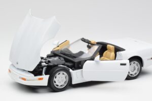 Chevrolet Corvette C4 カブリオレ ホワイト Maisto 1:18 32830 メタル - 画像 2/8