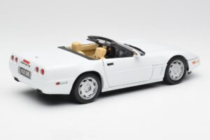 Chevrolet Corvette C4 カブリオレ ホワイト Maisto 1:18 32830 メタル - 画像 3/8