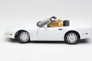 Chevrolet Corvette C4 カブリオレ ホワイト Maisto 1:18 32830 メタル - 画像 4/8