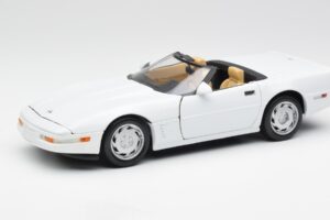 Chevrolet Corvette C4 カブリオレ ホワイト Maisto 1:18 32830 メタル
