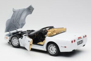 Chevrolet Corvette C4 カブリオレ ホワイト Maisto 1:18 32830 メタル - 画像 5/8
