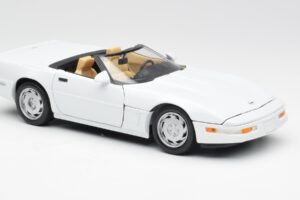 Chevrolet Corvette C4 カブリオレ ホワイト Maisto 1:18 32830 メタル - 画像 6/8