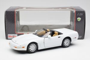 Chevrolet Corvette C4 カブリオレ ホワイト Maisto 1:18 32830 メタル - 画像 8/8