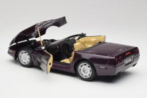 Chevrolet Corvette C4 LT4 コンバーチブル パープルメタリック Maisto 1:18 50277 メタル - 画像 5/8