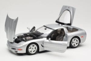 Chevrolet Corvette C5 シルバー Bburago 1:18 3056 メタル - 画像 2/8