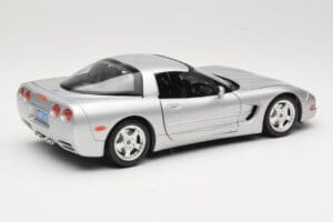 Chevrolet Corvette C5 シルバー Bburago 1:18 3056 メタル - 画像 3/8