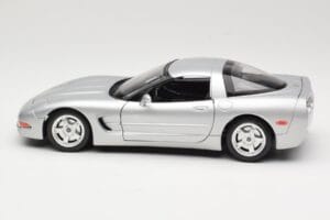 Chevrolet Corvette C5 シルバー Bburago 1:18 3056 メタル - 画像 4/8