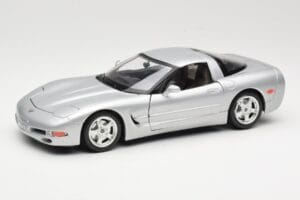 Chevrolet Corvette C5 シルバー Bburago 1:18 3056 メタル