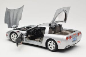 Chevrolet Corvette C5 シルバー Bburago 1:18 3056 メタル - 画像 5/8