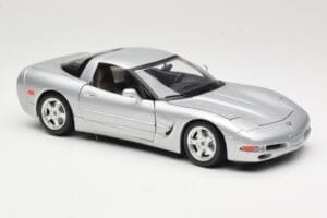 Chevrolet Corvette C5 シルバー Bburago 1:18 3056 メタル - 画像 6/8