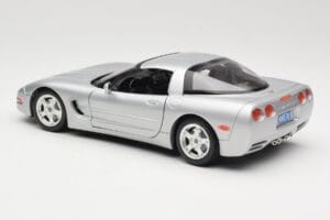 Chevrolet Corvette C5 シルバー Bburago 1:18 3056 メタル - 画像 7/8