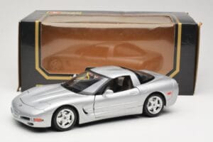 Chevrolet Corvette C5 シルバー Bburago 1:18 3056 メタル - 画像 8/8