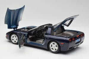 Chevrolet Corvette C5 ナッソーブルー Bburago 1:18 30166 メタル - 画像 5/8
