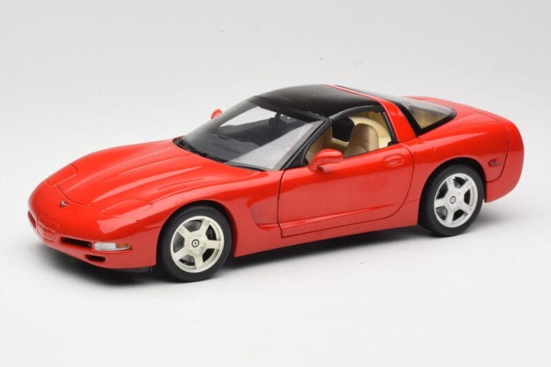 Chevrolet Corvette C5 Targa レッド UT Models 1:18 21001 メタル