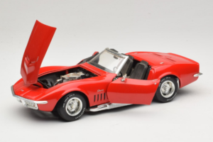 Chevrolet Corvette C3 カブリオレ レッド Revell 1:18 8833-P1 メタル - 画像 2/8
