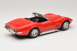Chevrolet Corvette C3 カブリオレ レッド Revell 1:18 8833-P1 メタル - 画像 3/8