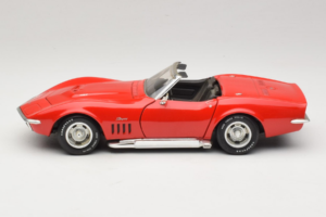 Chevrolet Corvette C3 カブリオレ レッド Revell 1:18 8833-P1 メタル - 画像 4/8