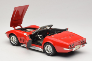 Chevrolet Corvette C3 カブリオレ レッド Revell 1:18 8833-P1 メタル - 画像 5/8