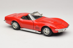Chevrolet Corvette C3 カブリオレ レッド Revell 1:18 8833-P1 メタル - 画像 6/8