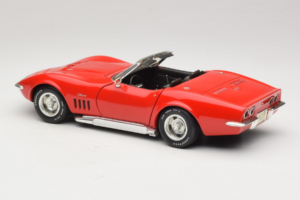 Chevrolet Corvette C3 カブリオレ レッド Revell 1:18 8833-P1 メタル - 画像 7/8