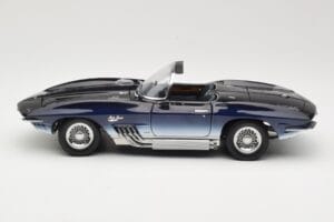 Chevrolet Corvette Mako Shark ダークブルー UT Models 1:18 21061 メタル - 画像 4/8