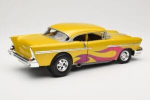 Chevrolet Custom イエロー フレーム付き Hot Wheels 1:18 21356 メタル - 画像 3/8