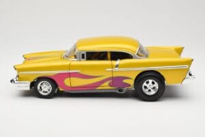 Chevrolet Custom イエロー フレーム付き Hot Wheels 1:18 21356 メタル - 画像 4/8