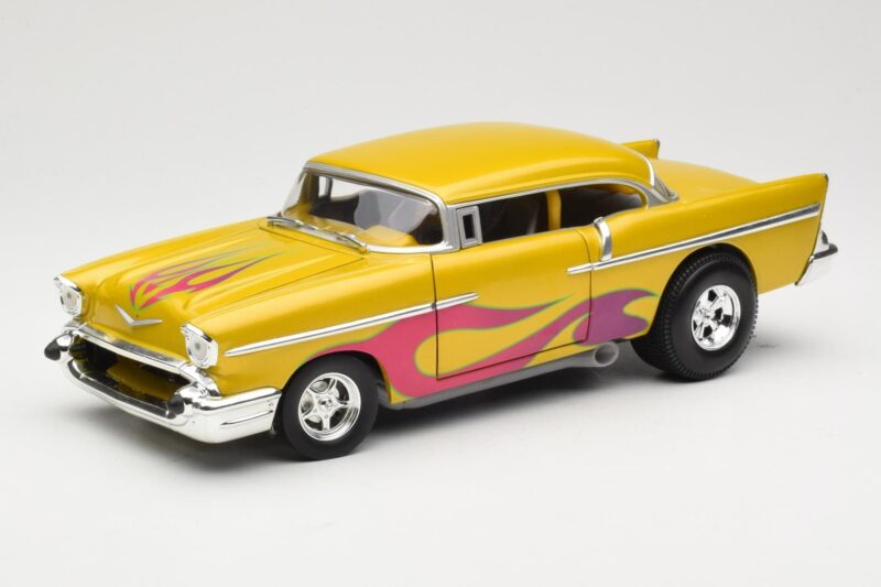 Chevrolet Custom イエロー フレーム付き Hot Wheels 1:18 21356 メタル