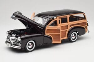 Chevrolet Fleetmaster Woody ブラック & Wood Panels Maisto 1:18 43697545B メタル - 画像 2/8
