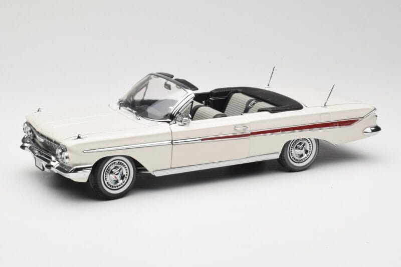 Chevrolet Impala カブリオレ ホワイト Sun Star 1:18 3405 メタル