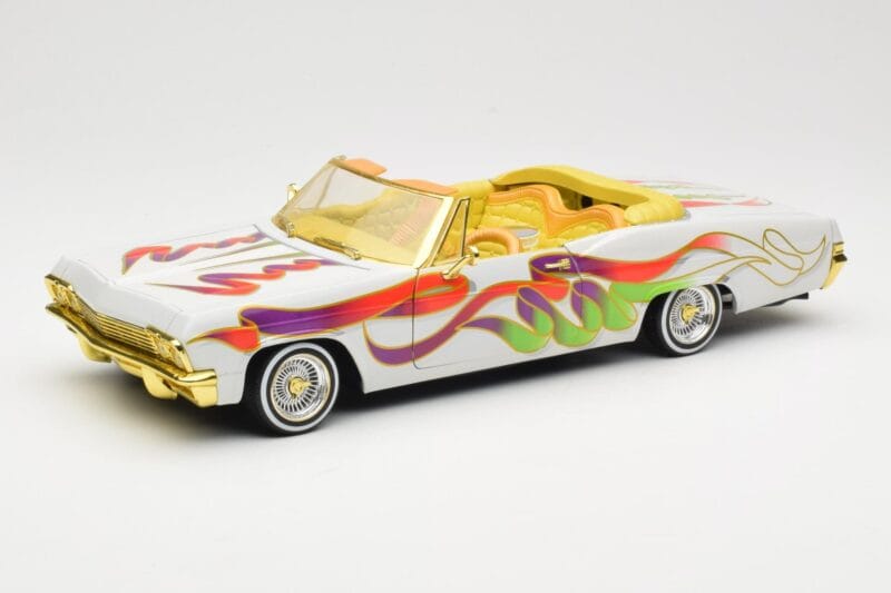 Chevrolet Impala Lowrider White Metallic Hot Wheels 1:18 27635 メタル