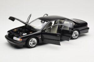 Chevrolet Impala SS ブラック AUTOart 1:18 71091 メタル - 画像 2/8