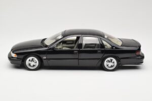 Chevrolet Impala SS ブラック AUTOart 1:18 71091 メタル - 画像 4/8