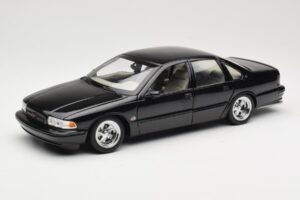 Chevrolet Impala SS ブラック AUTOart 1:18 71091 メタル