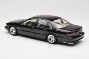 Chevrolet Impala SS ブラック AUTOart 1:18 71091 メタル - 画像 7/8