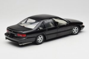 Chevrolet Impala SS ブラック UT Models 1:18 21031 メタル - 画像 3/8
