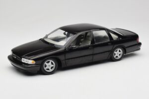 Chevrolet Impala SS ブラック UT Models 1:18 21031 メタル