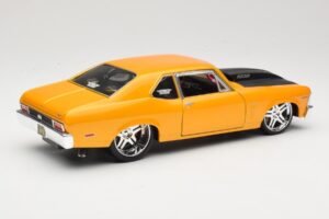 Chevrolet Nova SS ゴールド Maisto 1:18 31083 メタル - 画像 3/8