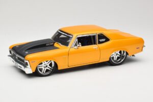Chevrolet Nova SS ゴールド Maisto 1:18 31083 メタル