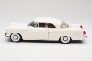 Chrysler 300B ホワイト Maisto 1:18 531897 メタル - 画像 4/8