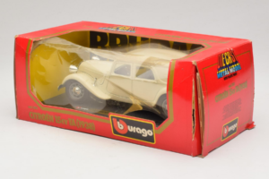 Citroen 15CV Traction Avant ベージュ Bburago 1:24 1501-B1 メタル - 画像 3/3