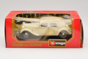 Citroen 15CV Traction Avant ベージュ Bburago 1:24 1501-B1 メタル