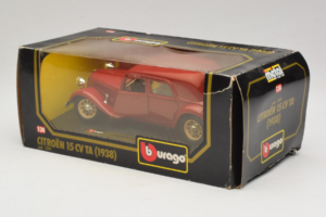 Citroen 15CV TA レッド Bburago 1:24 1501 メタル - 画像 3/3