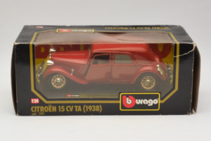 Citroen 15CV TA レッド Bburago 1:24 1501 メタル