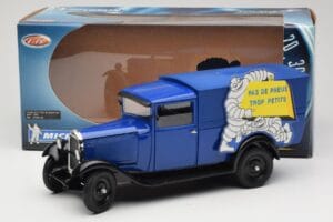 Citroen C4 F Pas de Pneus Trop Petit ブルー Solido 1:18 151235-00 メタル - 画像 8/8