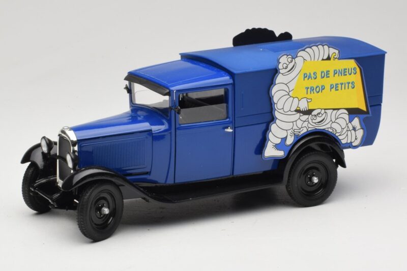 Citroen C4 F Pas de Pneus Trop Petit ブルー Solido 1:18 Citroen C4 F Pas de Pneus Trop Petit ブルー Solido 1:18 151235-00 メタル