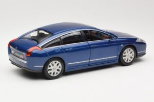 Citroen C6 ブルー Bburago 1:18 18-12073 メタル - 画像 3/8