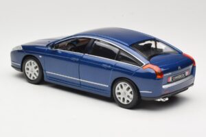 Citroen C6 ブルー Bburago 1:18 18-12073 メタル - 画像 7/8
