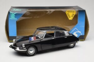 Citroen DS Presidentielle グレー Solido 1:18 8035 メタル - 画像 8/8