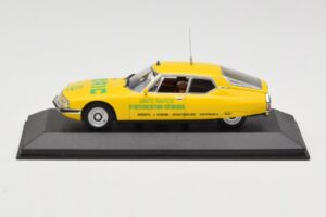 Citroen SM Maserati Unite Rapide d'Intervention Chimique Minichamps 1:43 400111091 メタル